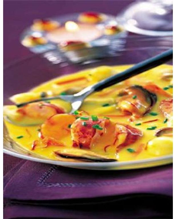 Cassolette de homard, palourdes et moules au safran pour 6 personnes