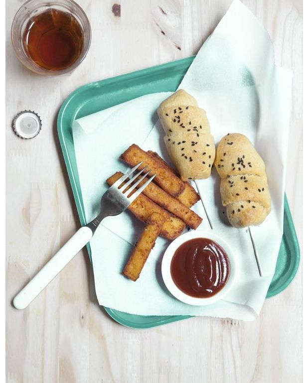 Corn dogs et frites de polenta pour 4 personnes Recettes Elle à Table