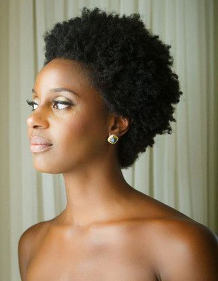 coiffure afro femme cheveux courts