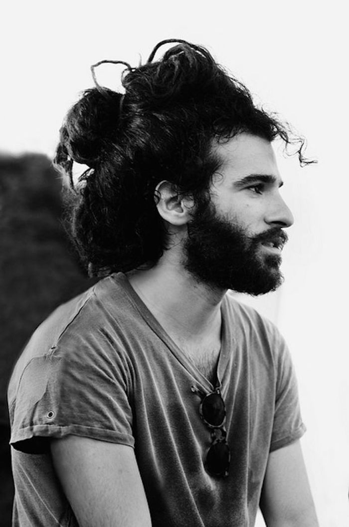 Chignon homme barbe 30 beaux gosses à chignon repérés sur Pinterest