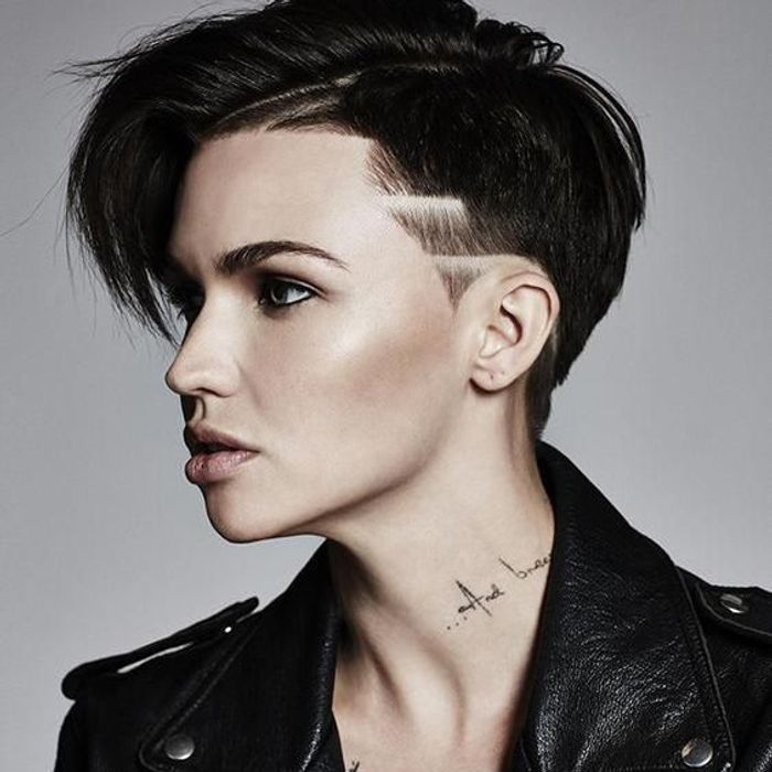 Tatouage cou 10 tatouages cou qui nous inspirent Elle