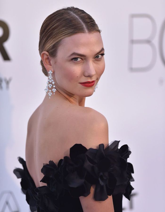 Le chignon bas de Karlie Kloss au Festival de Cannes 2016