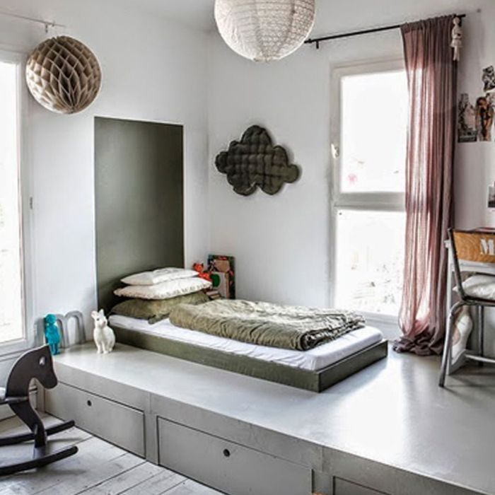 Chambres d enfant La décoration d'une chambre d'enfant demeure souvent un moment sacré. Parce qu'il est un lieu étrange où doivent continuer de se côtoyer en toute quiétude éléphants, lapins, biches et renards.