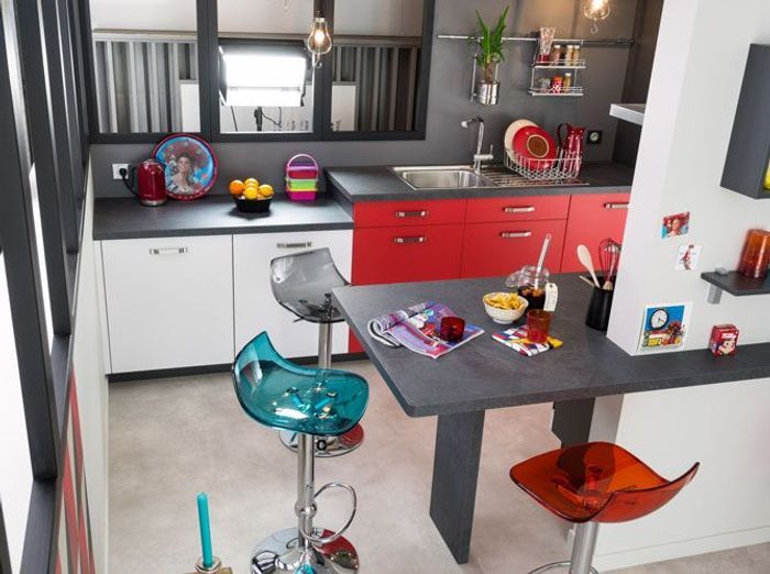 Dites oui au bar côté cuisine ! elle décoration Deco cuisine avec table intégrée