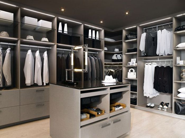 20 petits et grands dressings elle décoration Penderie avec rideau ikea