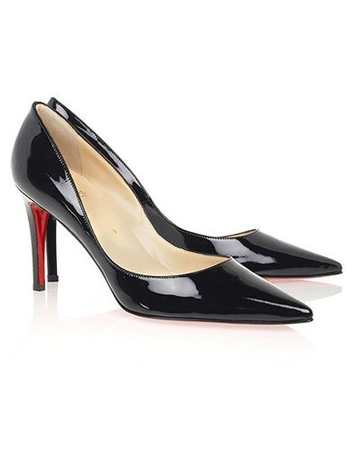 COMMENT CHOISIR SES ESCARPINS ? Les escarpins affinent la silhouette avec élégance. A haut talon ou à talon aiguille, ils sont un atout de séduction indéniable de la femme. Ces chaussures se portent généralement avec une robe de soirée, lors d'occasions spéciales comme les mariages ou les soirées mondaines, mais l'escarpin se met aussi en journée: la chaussure chic pour celles qui ont envie de se sentir ultra sexy au quotidien.