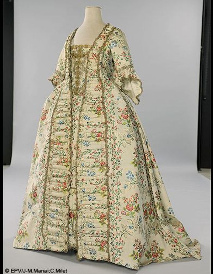 Mode dossier exposition versailles tendance histoire robe a la francais