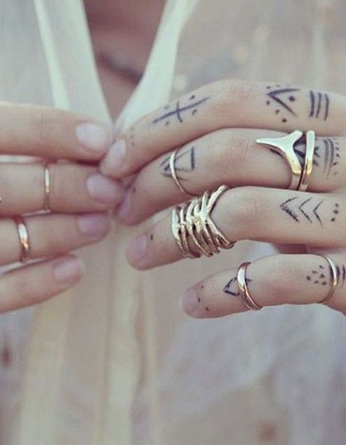 Tatouage doigt bague - Des tatouages jusqu’au bout des ...